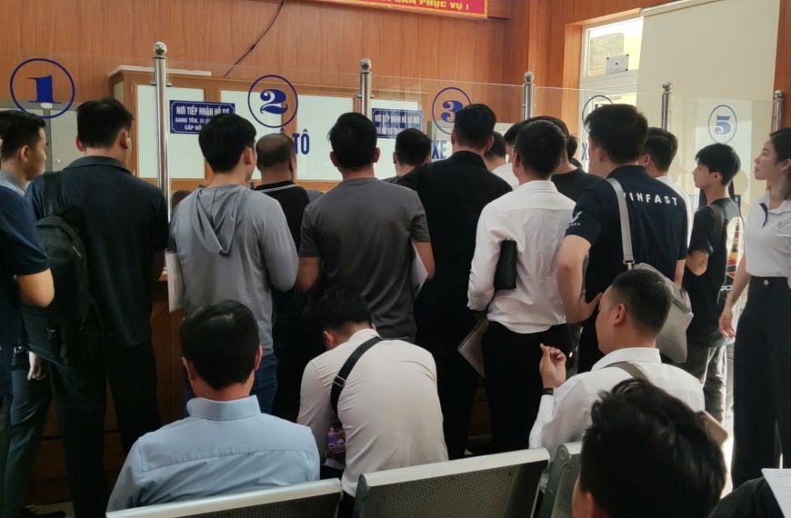 Thí điểm sang tên xe trực tuyến qua VNeID